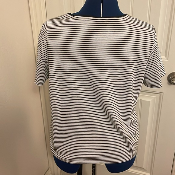 Alfred‎ Dunner women’s size M shirt S/S white black stripes parrot embroidery - Picture 4 of 7